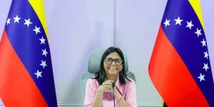 adultos mayores de antímano reciben prótesis dentales